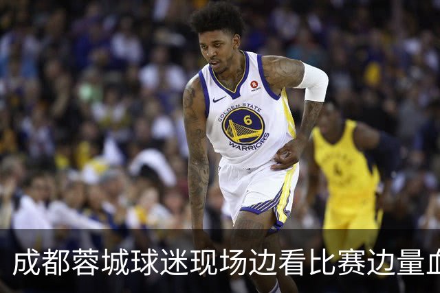 成都蓉城球迷现场边看比赛边量血压！输球后血压飙升倒下，被送往医院